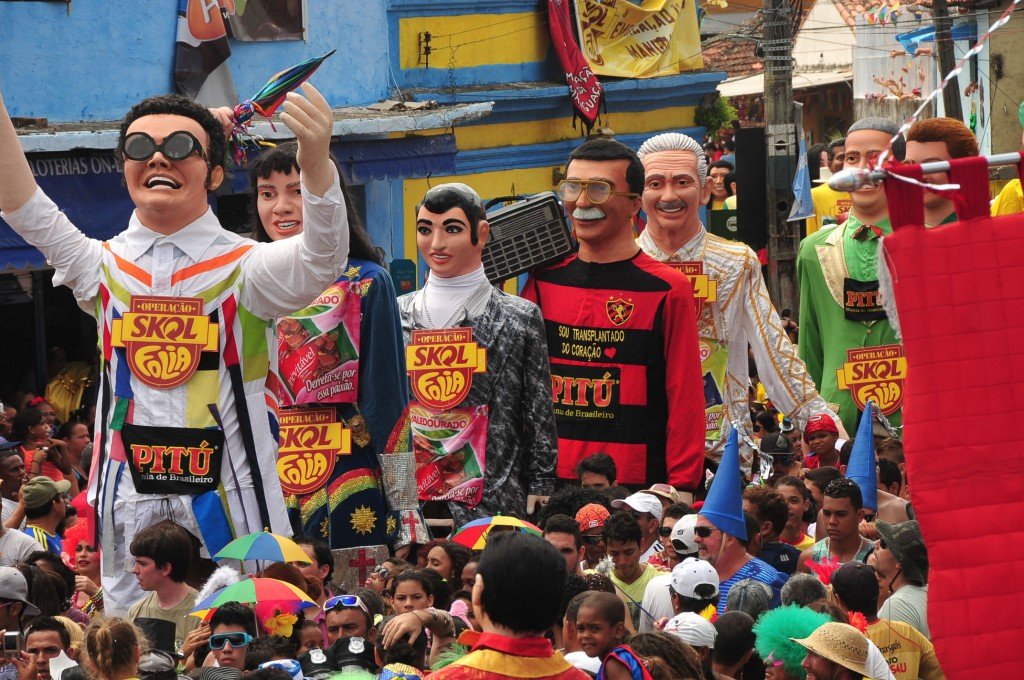 Carisma que é, Zé do Rádio virou boneco gigante no Carnaval de Olinda em 2013 (Foto: Felipe Ferreira/Especial para Terra)