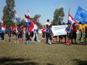 As crianças da Escuela de Fútbol de Itacurubí del Rosário