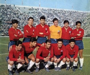 Seleção chilena estreou no Mundiial com tarja preta abaixo do escudo