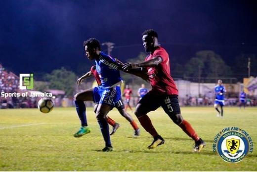 Matheus Henrique Protegendo A Bola Durante Um Jogo Da Liga Jamaicana Foto Sports Of Jamaica